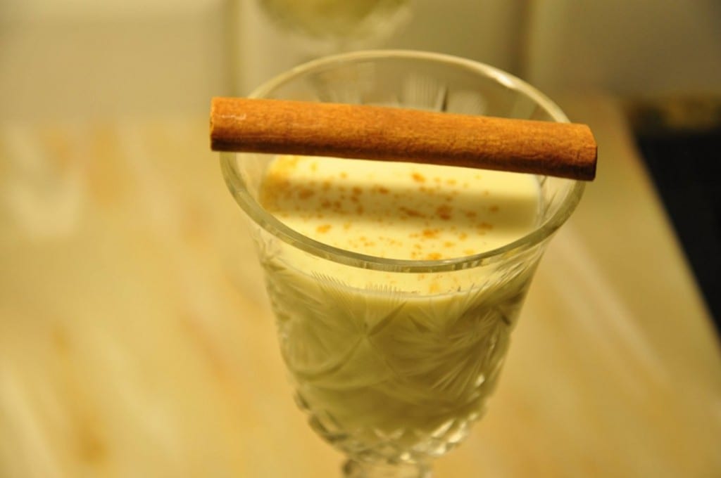 Laktosefreier Eggnog mit Ei