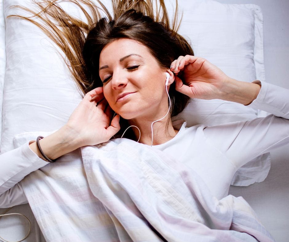 Höre aufmunternde Musik