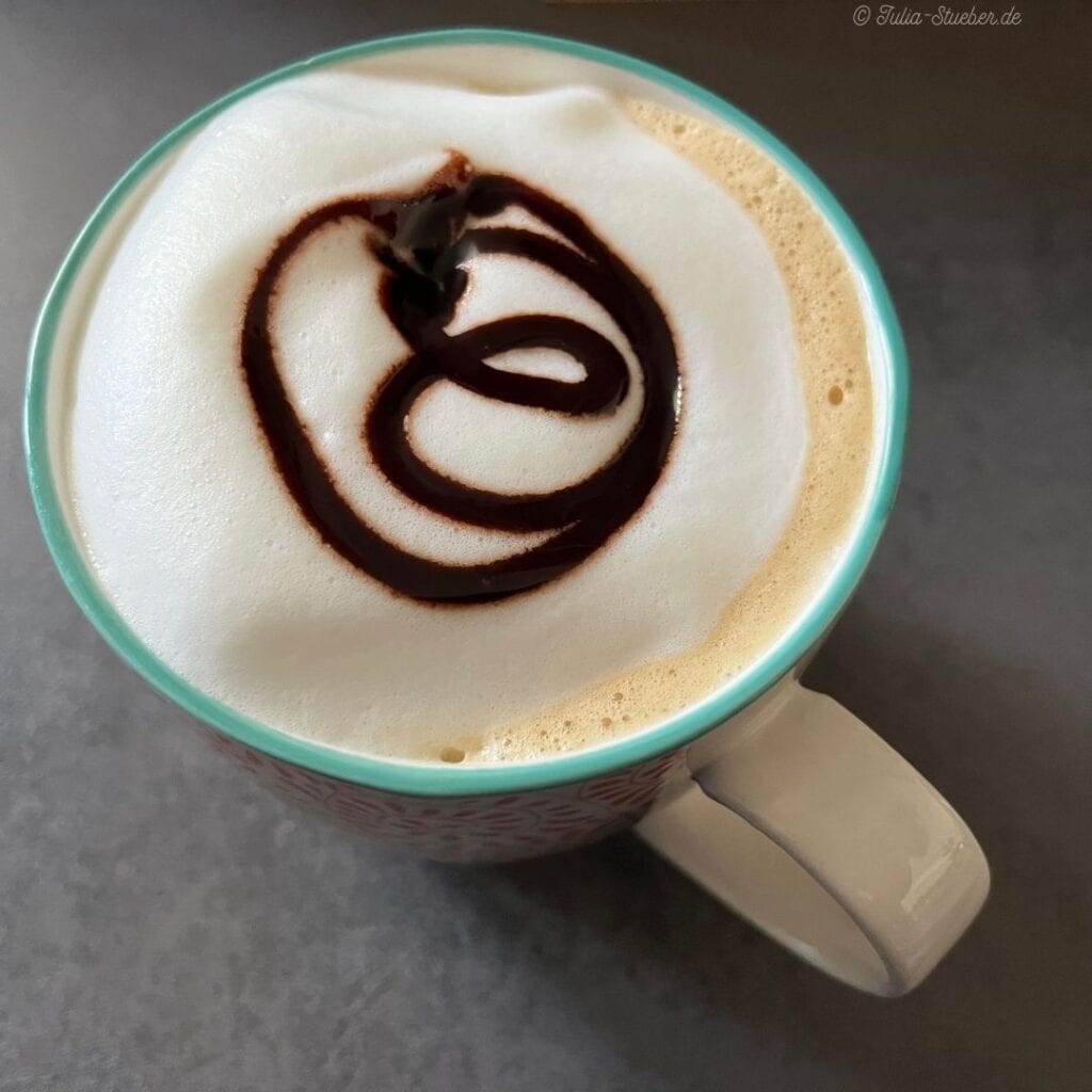 Laktosefreie und koffeinfreier Cappuccino