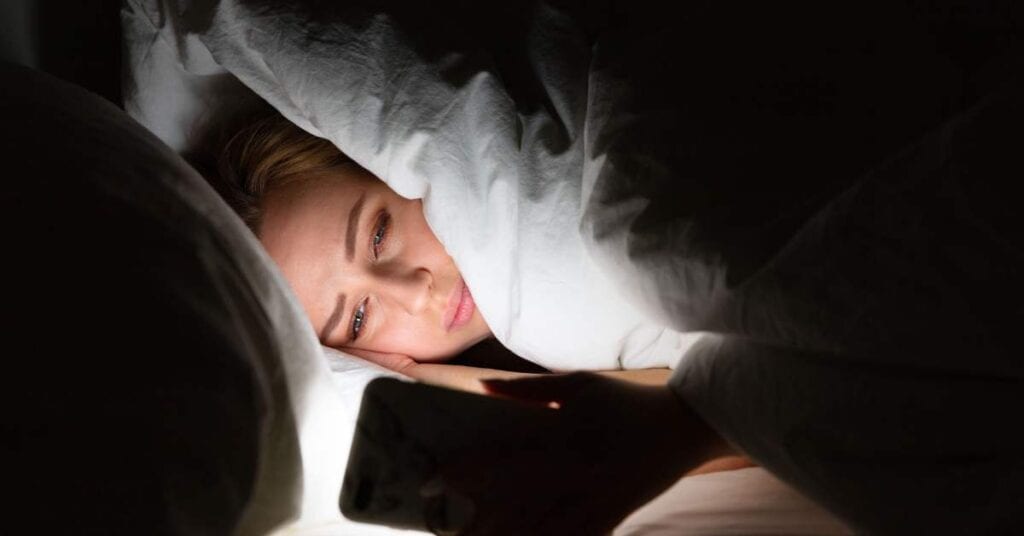 Handy im Bett - keine gute Idee!