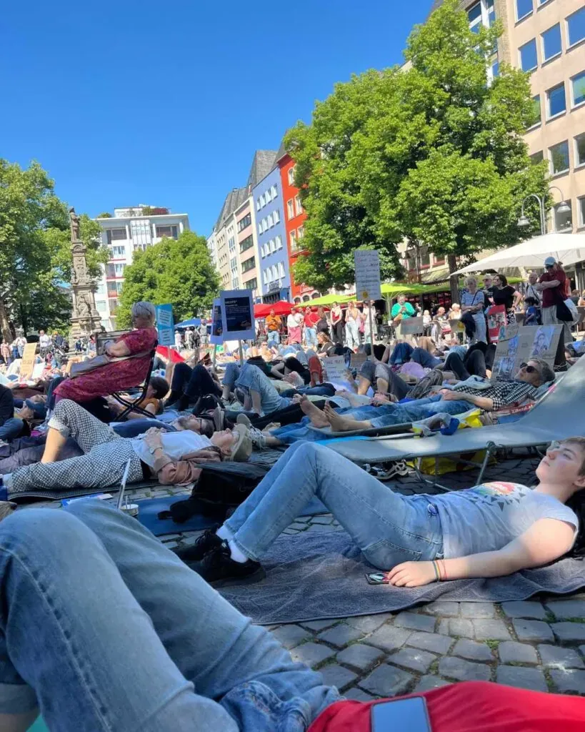 Warum heißt sie Liegenddemo?