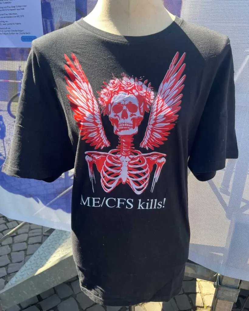 Ungeplanter Moment mit Dr. Benecke und ein T-Shirt mit der Aufschrift: ME/CFS kills!