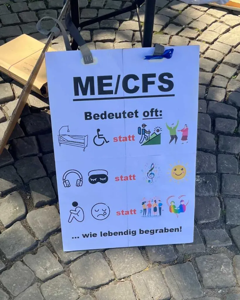 Kreativer Protest auf vielen Schildern