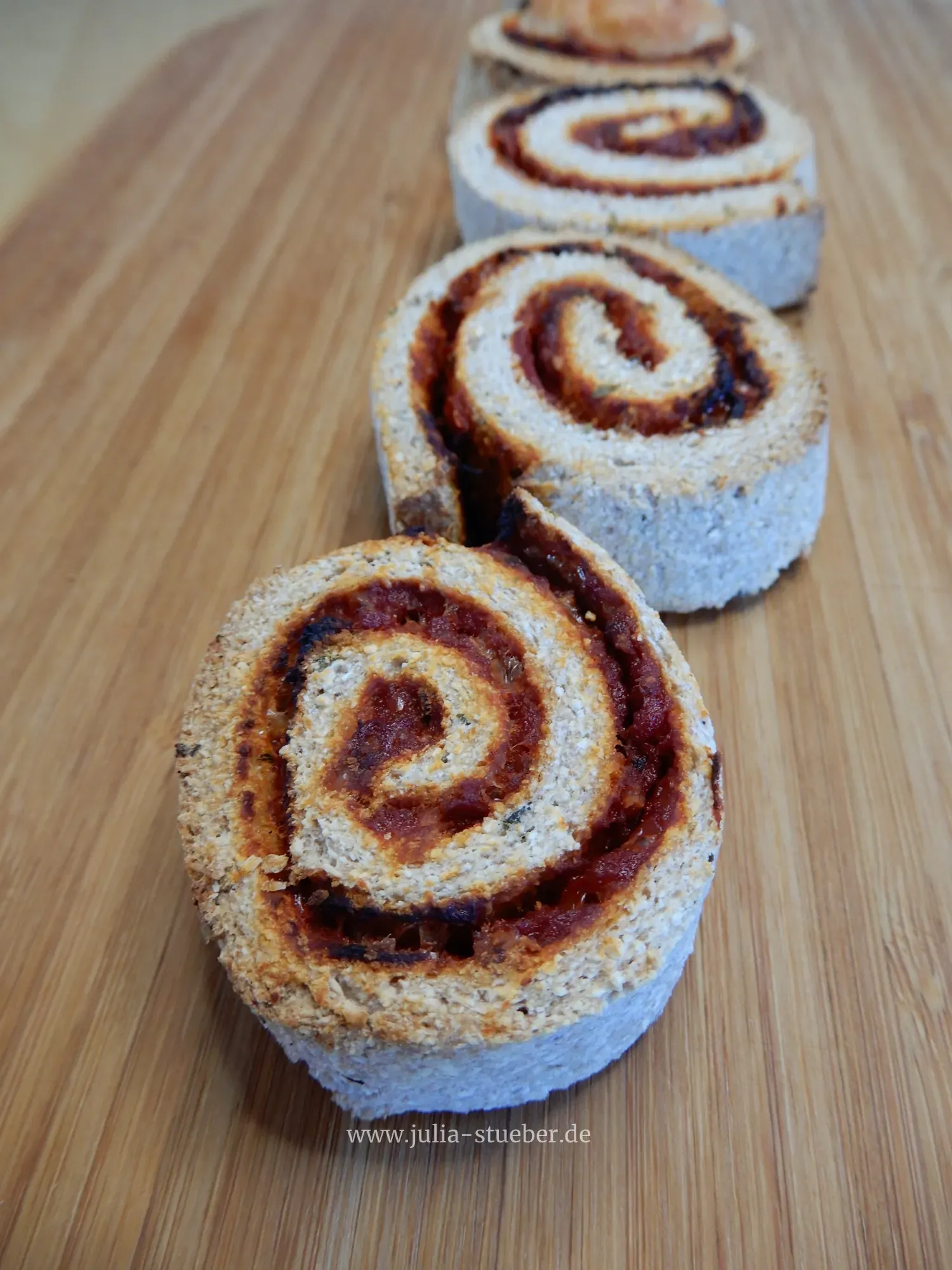 glutenfreie Pizzaschnecken – ohne Hefe, mit Tomaten und Käse